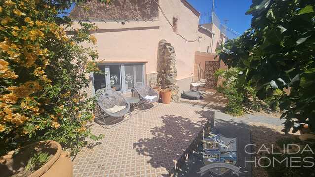 Casa Romance: Terraced Country House for Sale in Cantoria, Almería