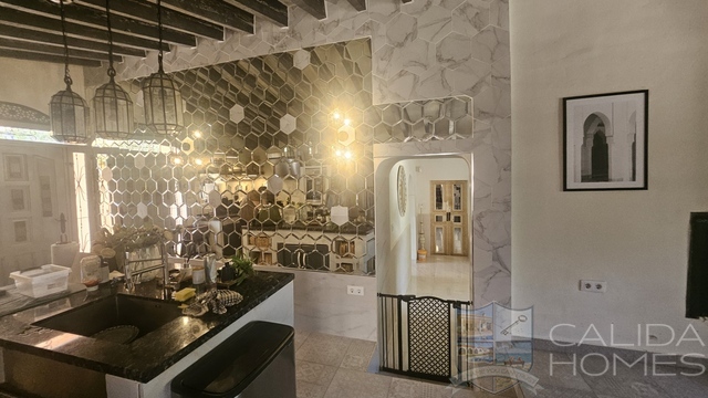 Casa Romance: Terraced Country House for Sale in Cantoria, Almería