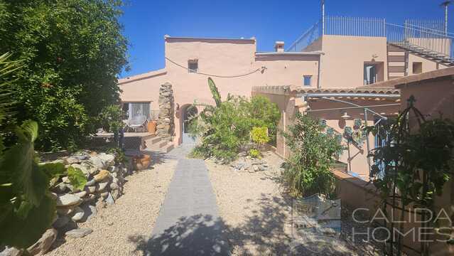 Casa Romance: Terraced Country House for Sale in Cantoria, Almería