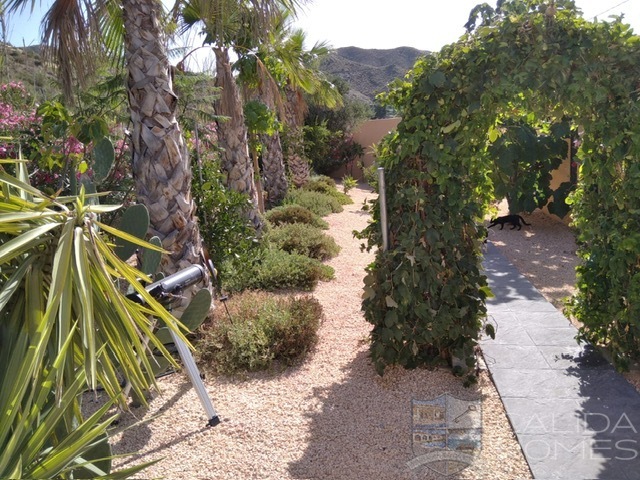 Casa Romance: Terraced Country House for Sale in Cantoria, Almería