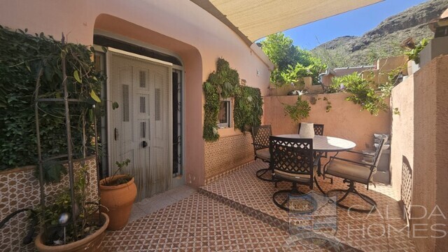 Casa Romance: Terraced Country House for Sale in Cantoria, Almería
