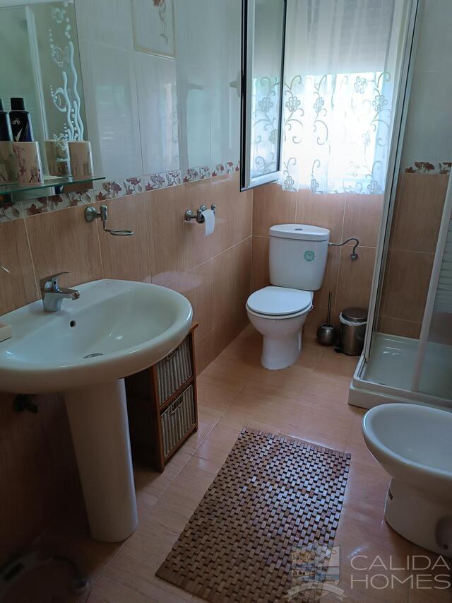 Casa Seeka: Resale Villa for Sale in Arboleas, Almería