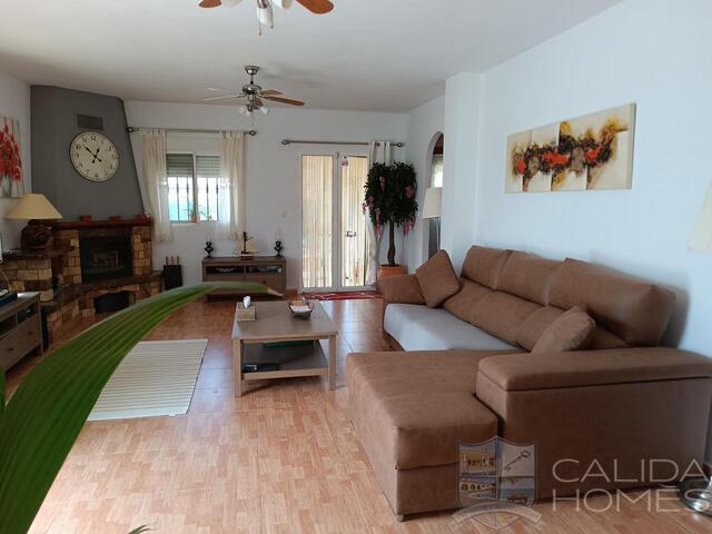 Casa Seeka: Resale Villa for Sale in Arboleas, Almería
