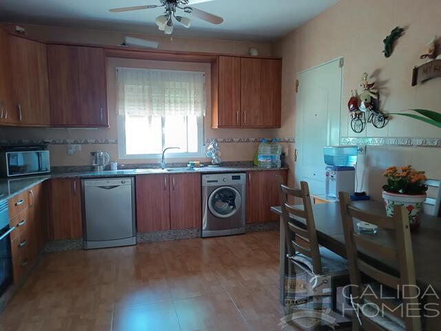 Casa Seeka: Resale Villa for Sale in Arboleas, Almería