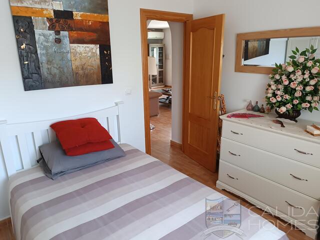 Casa Seeka: Resale Villa for Sale in Arboleas, Almería