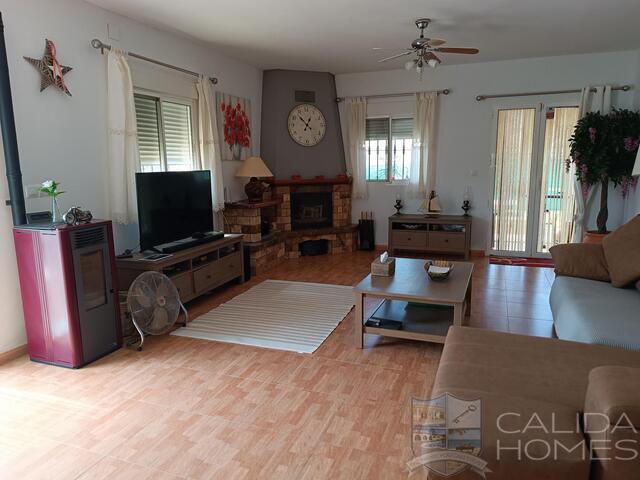 Casa Seeka: Resale Villa for Sale in Arboleas, Almería