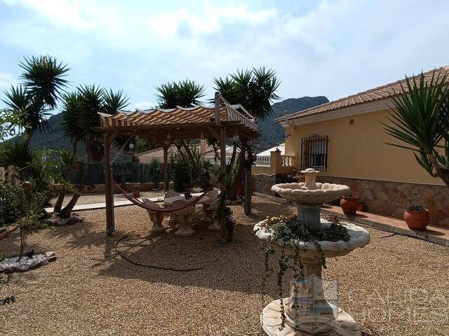 Casa Seeka: Resale Villa for Sale in Arboleas, Almería