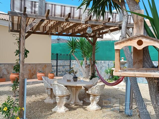 Casa Seeka: Resale Villa for Sale in Arboleas, Almería