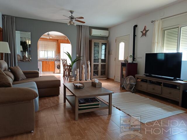 Casa Seeka: Resale Villa for Sale in Arboleas, Almería