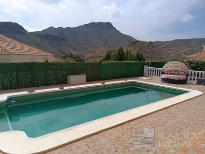 Casa Seeka: Resale Villa in Arboleas, Almería