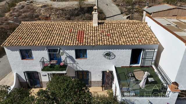 Casa Sunlight : Detached Character House for Sale in Cantoria, Almería