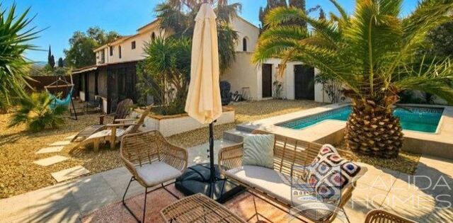 Casa Valley: Detached Character House for Sale in Cantoria, Almería