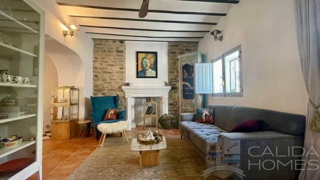 Casa Valley: Detached Character House for Sale in Cantoria, Almería