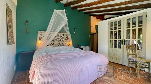 Casa Valley: Detached Character House for Sale in Cantoria, Almería