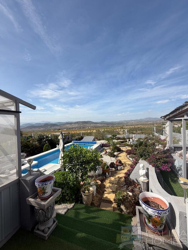 chalet bonita : Herverkoop Villa te Koop in Oria, Almería