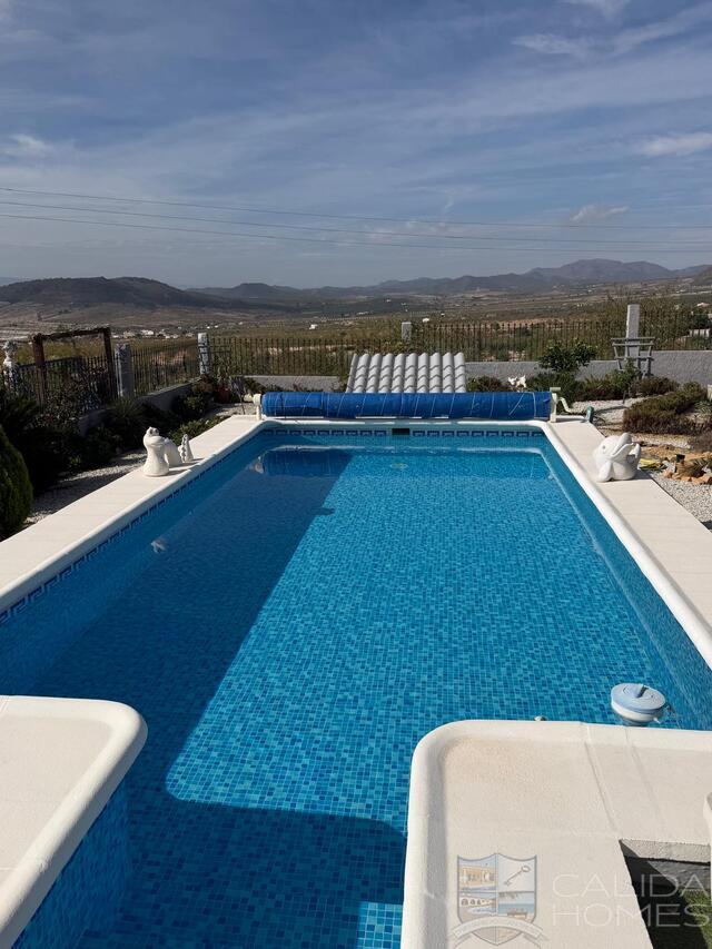chalet bonita : Herverkoop Villa te Koop in Oria, Almería