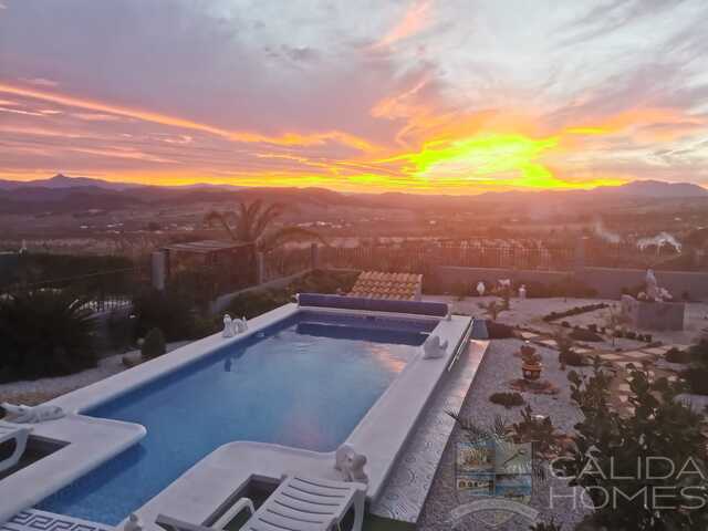 chalet bonita : Resale Villa for Sale in Oria, Almería