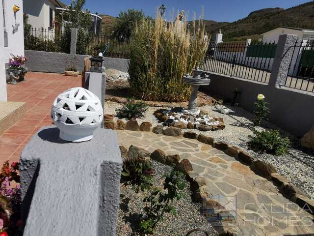 chalet bonita : Resale Villa for Sale in Oria, Almería