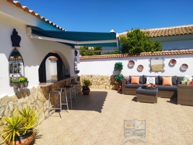 Villa Teddy : Resale Villa for Sale in Arboleas, Almería