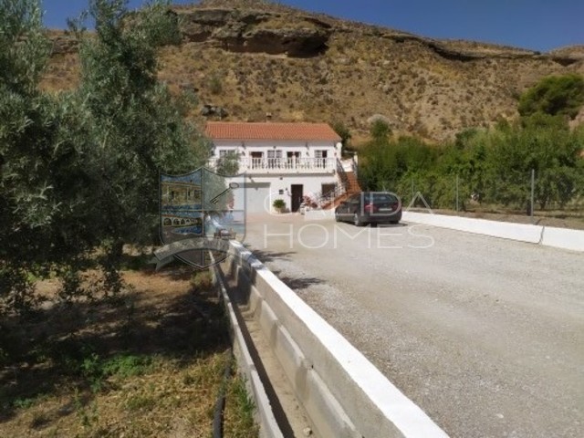 CLA 7311: Herverkoop Villa te Koop in Oria, Almería