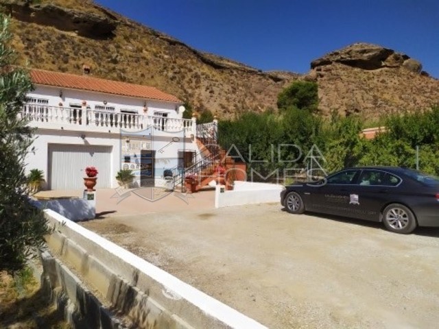 CLA 7311: Herverkoop Villa te Koop in Oria, Almería