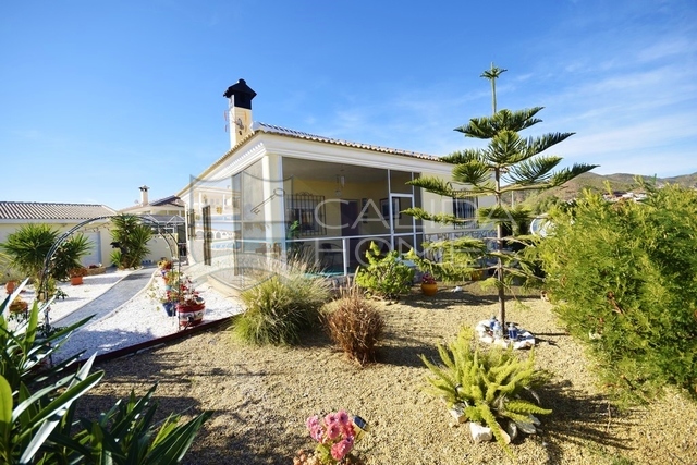 cla 7352 Villa Daisy: Resale Villa for Sale in Arboleas, Almería