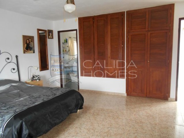 cla 7204 Villa Amarilla : Resale Villa for Sale in La Piedra Amarilla, Almería