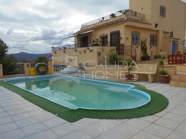 cla 7204 Villa Amarilla : Resale Villa for Sale in La Piedra Amarilla, Almería