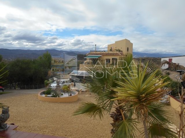 cla 7204 Villa Amarilla : Resale Villa for Sale in La Piedra Amarilla, Almería