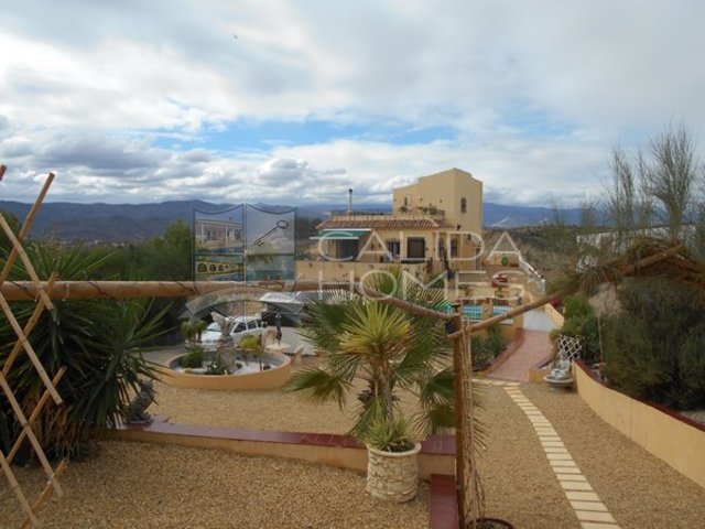 cla 7204 Villa Amarilla : Resale Villa for Sale in La Piedra Amarilla, Almería