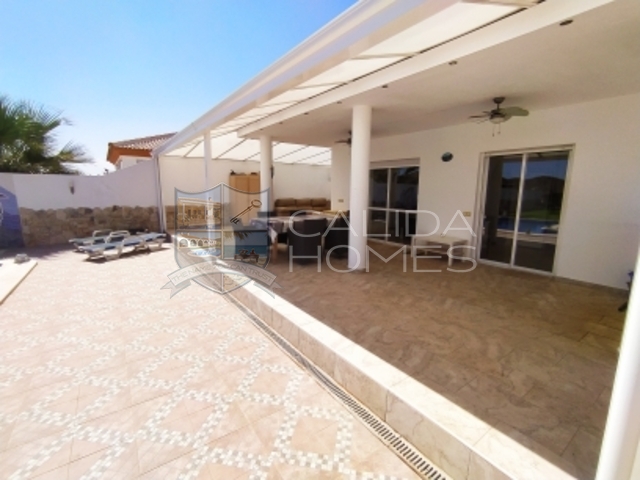 cla 7426 Villa Imy: Resale Villa for Sale in Arboleas, Almería