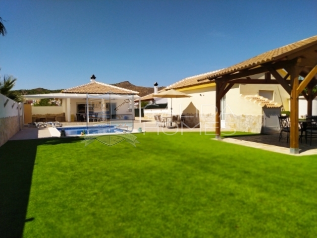 cla 7426 Villa Imy: Resale Villa for Sale in Arboleas, Almería