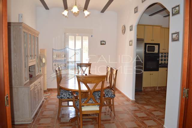 cla6975: Resale Villa for Sale in Cantoria, Almería