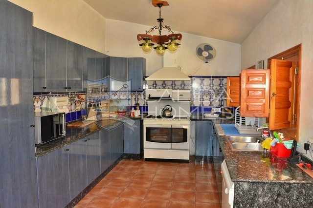 cla7066: Detached Character House for Sale in Oria, Almería