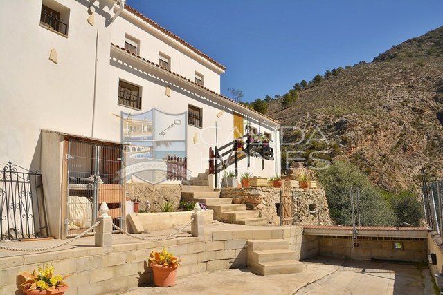 cla7066: Detached Character House for Sale in Oria, Almería