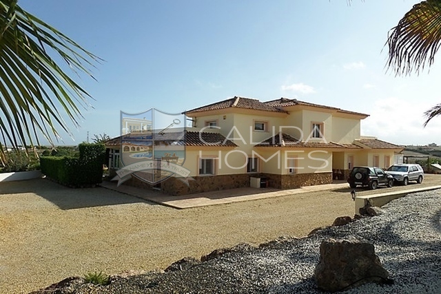 cla7129: Resale Villa for Sale in Vera, Almería