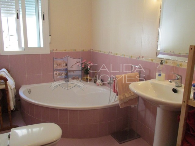 Cla7244: Resale Villa for Sale in Arboleas, Almería