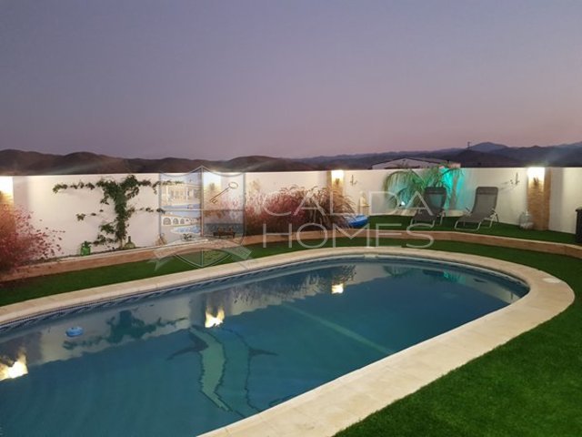 cla7251: Resale Villa for Sale in La Piedra Amarilla, Almería