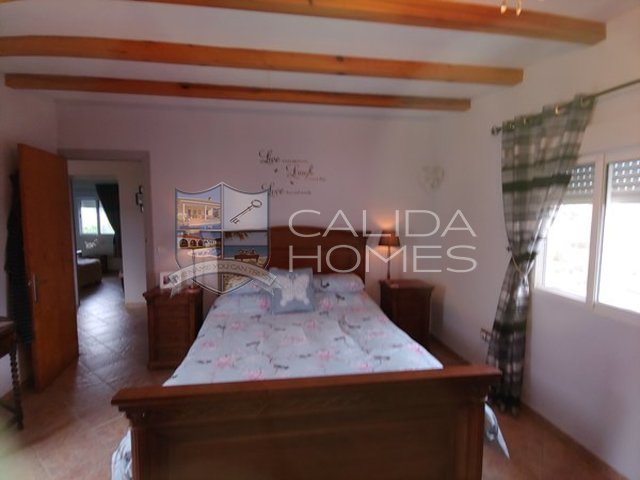 cla7251: Resale Villa for Sale in La Piedra Amarilla, Almería