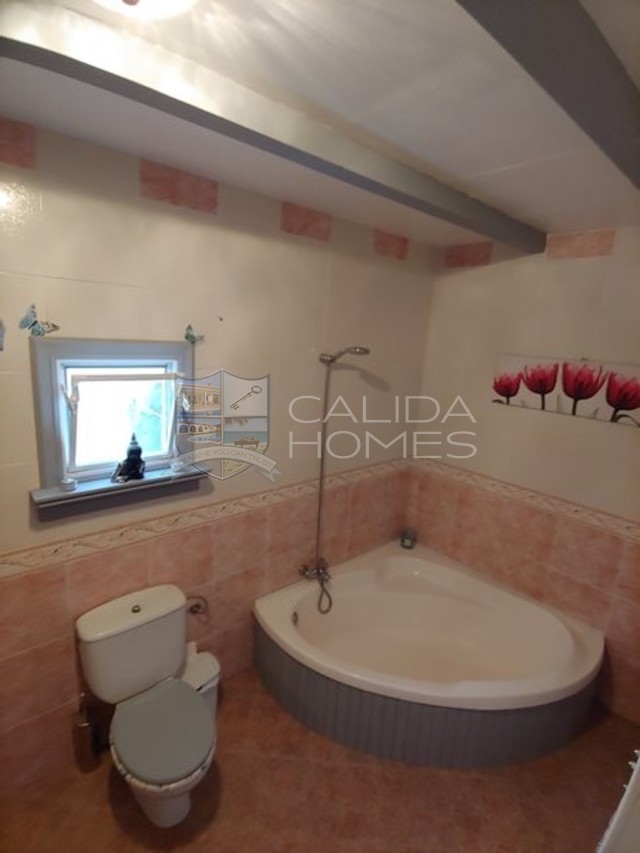 cla7251: Resale Villa for Sale in La Piedra Amarilla, Almería