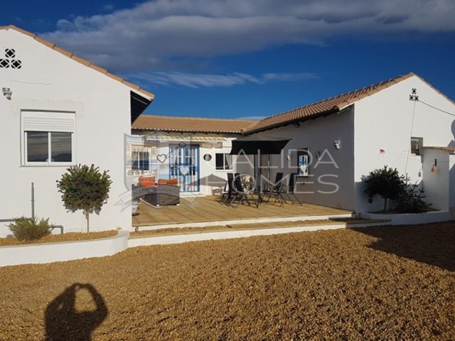 cla7251: Resale Villa for Sale in La Piedra Amarilla, Almería
