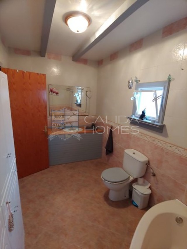 cla7251: Resale Villa for Sale in La Piedra Amarilla, Almería