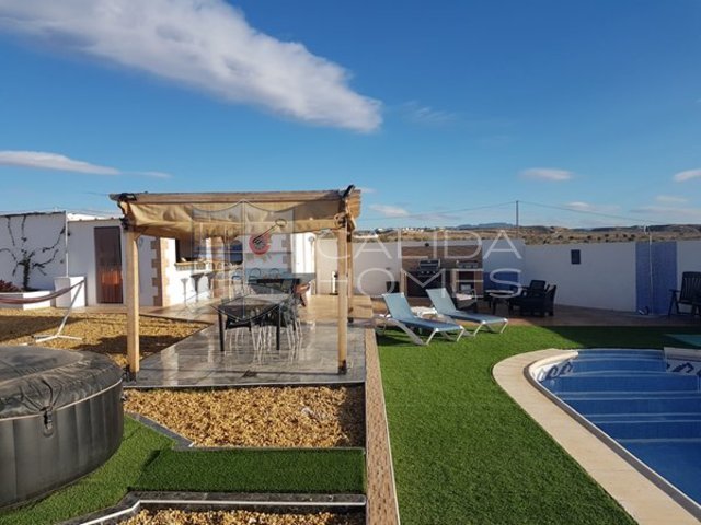 cla7251: Resale Villa for Sale in La Piedra Amarilla, Almería