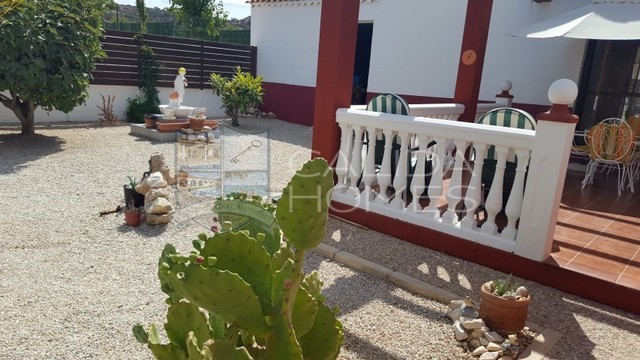 cla7290: Resale Villa for Sale in Chirivel, Almería