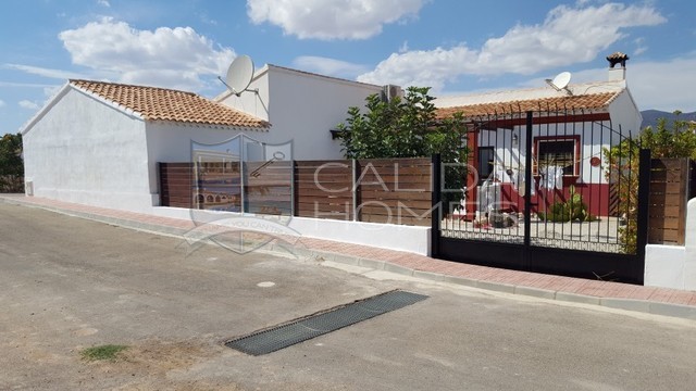 cla7290: Resale Villa for Sale in Chirivel, Almería