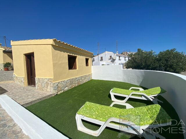 Villa Perla: Resale Villa for Sale in Arboleas, Almería