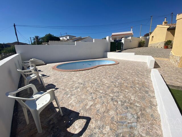 Villa Perla: Herverkoop Villa te Koop in Arboleas, Almería