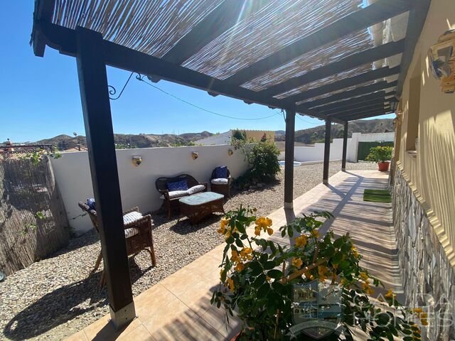 Villa Perla: Resale Villa for Sale in Arboleas, Almería