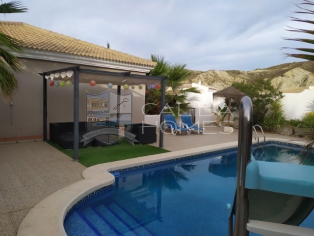 Villa Torro : Herverkoop Villa te Koop in Arboleas, Almería