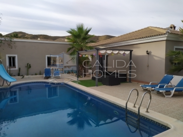 Villa Torro : Herverkoop Villa te Koop in Arboleas, Almería